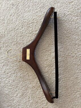 Tom Ford Luxury Gold Logo Plaque With Dark Wood Suit Hanger Like New